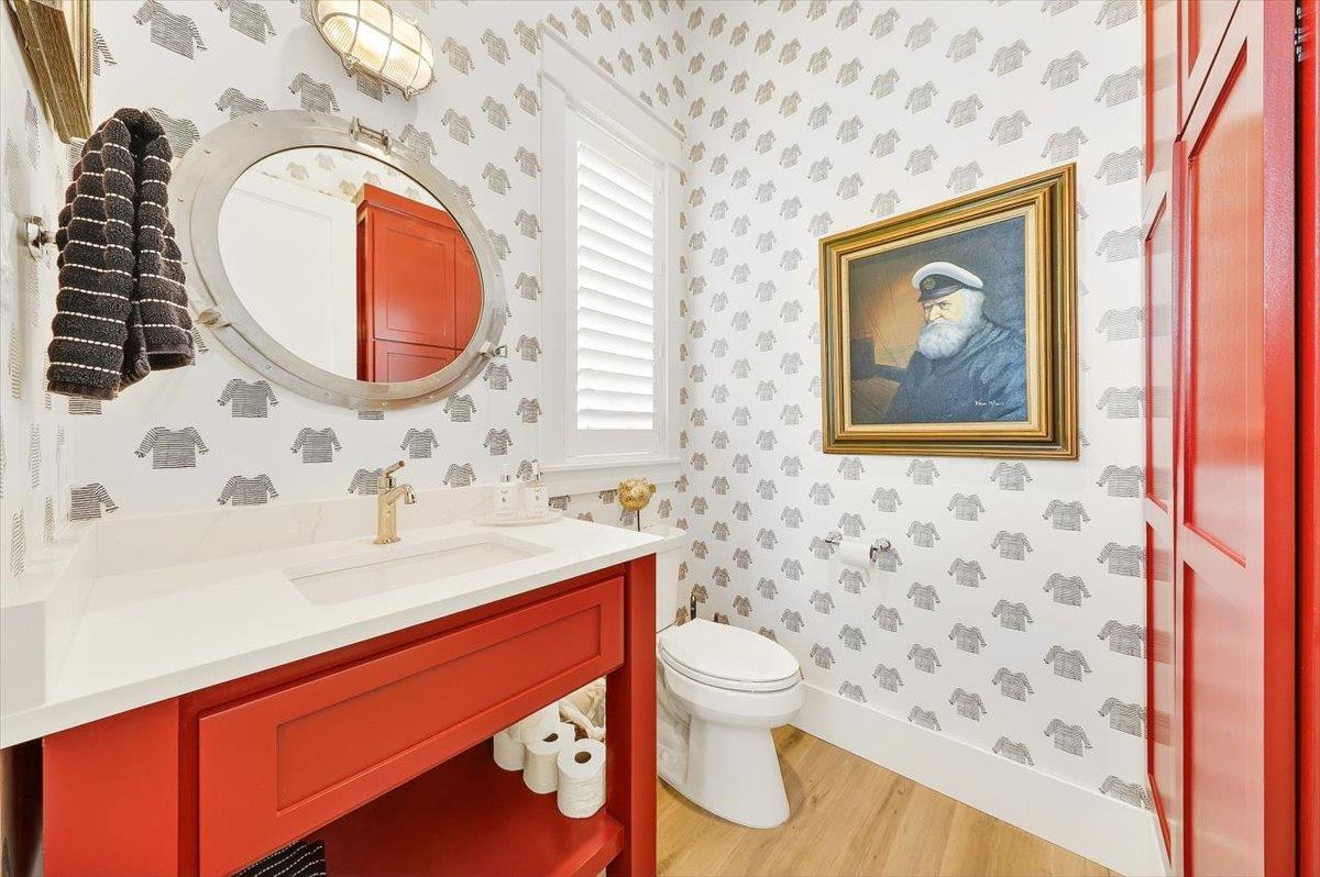 Powder Room, 1st Floor