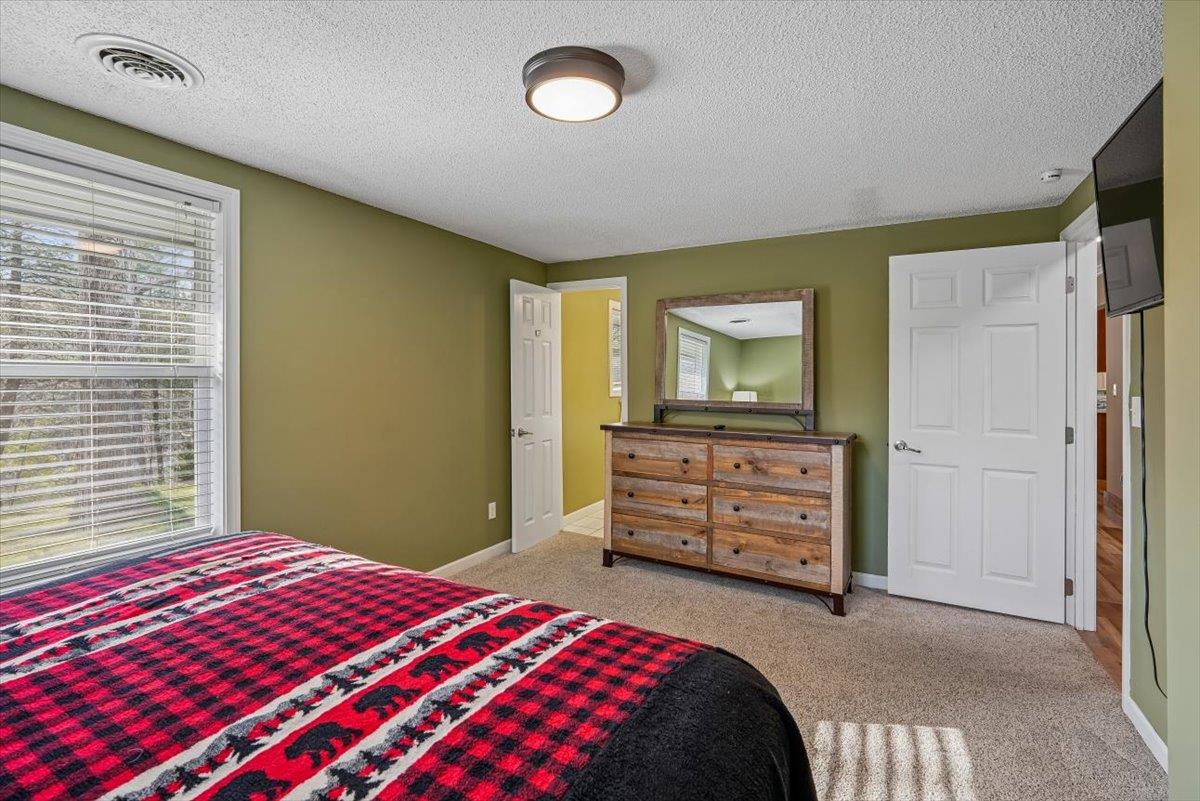 40Primary Bedroom