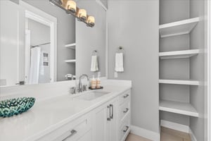 Twin Bathroom, 2nd Floor