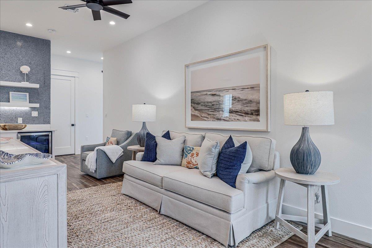 Secondary Living Area with Wet Bar, 1st Floor
