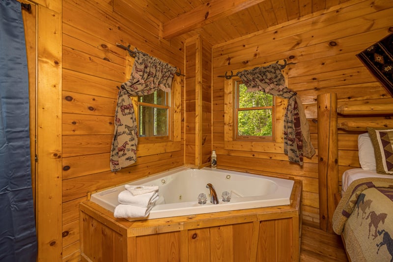 Bedroom Jacuzzi at Dukes Den