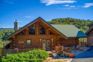 Looking at the entryway from the driveway at Great View Lodge, a 5bedroom cabin rental located in Pigeon Forge