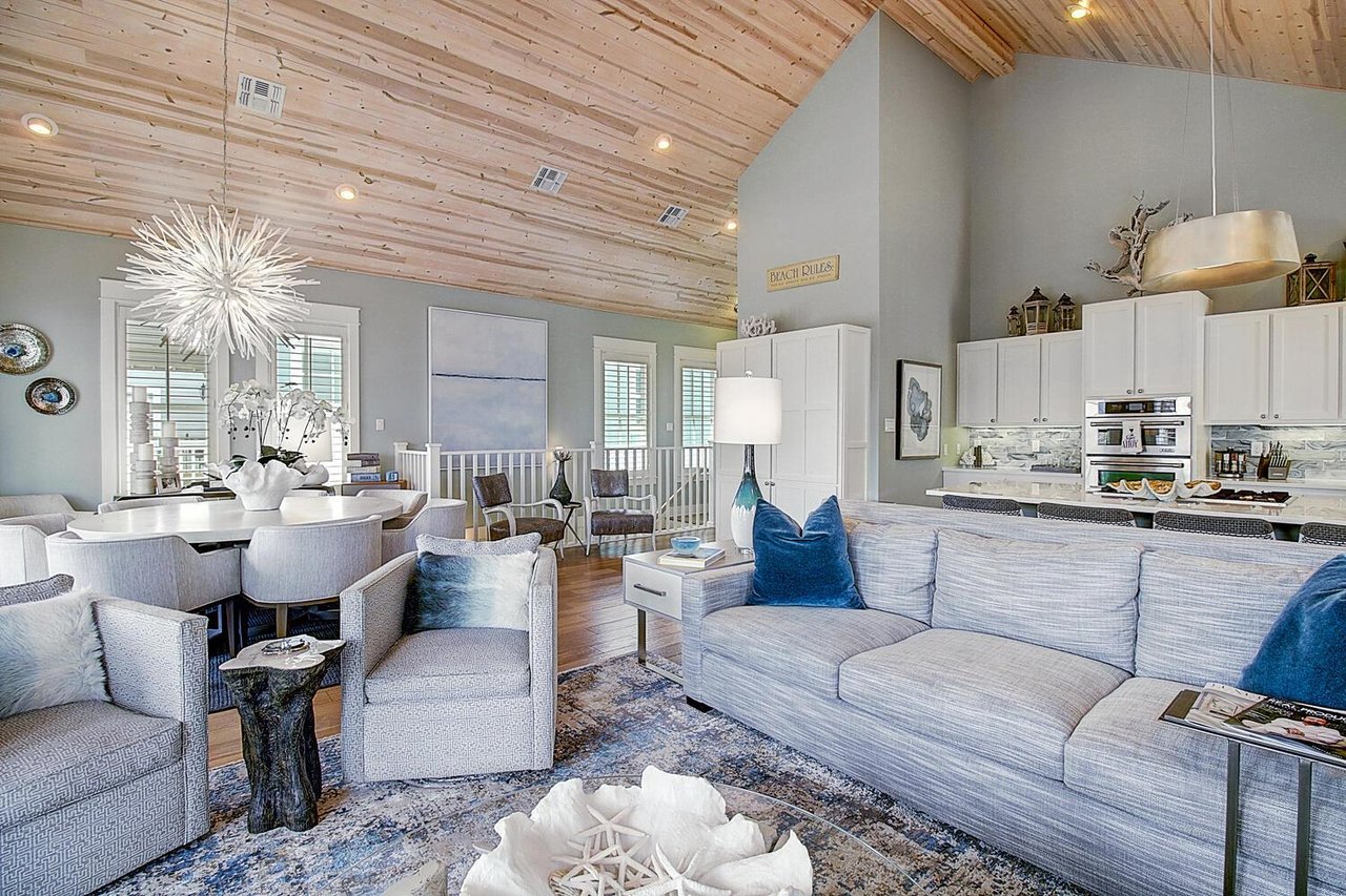 2nd Floor Living Area