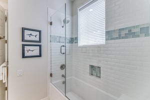 Shared Bathroom, 1st Floor