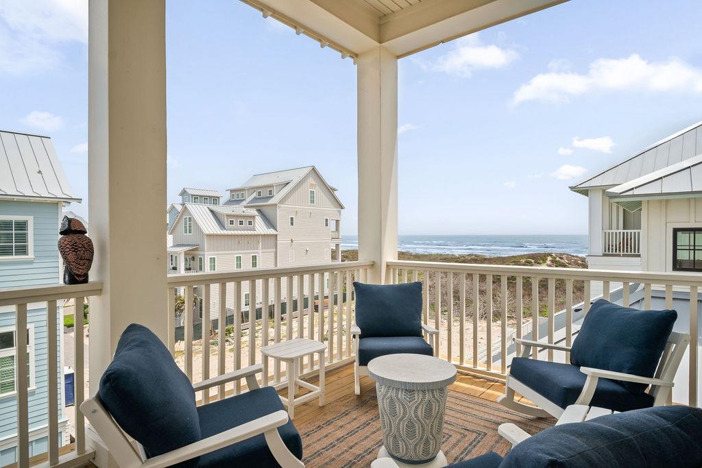 Balcony Lounge, 3rd Floor