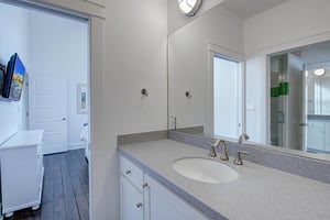 2nd Floor, Shared Bathroom