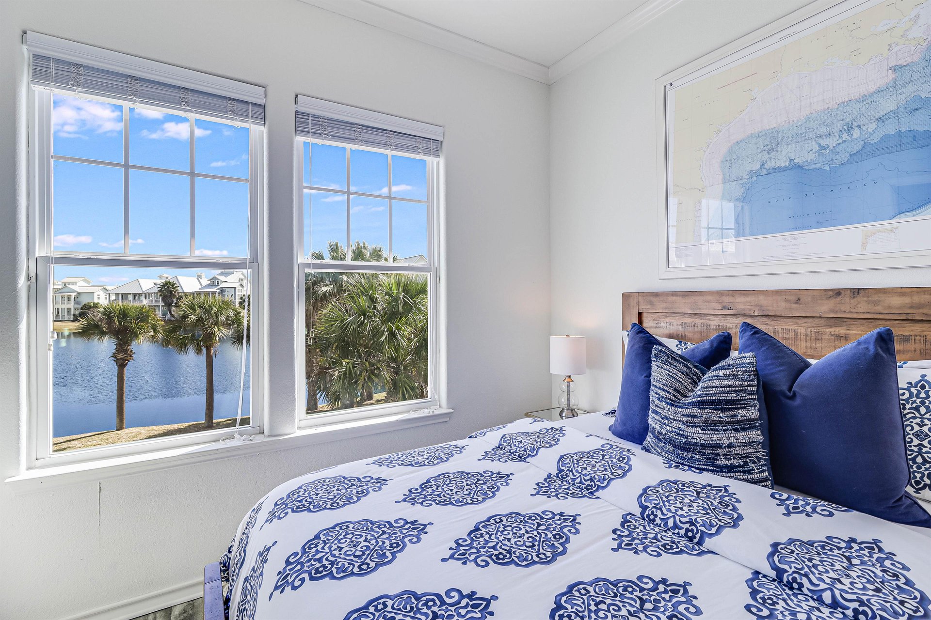 Queen Bedroom, 2nd Floor