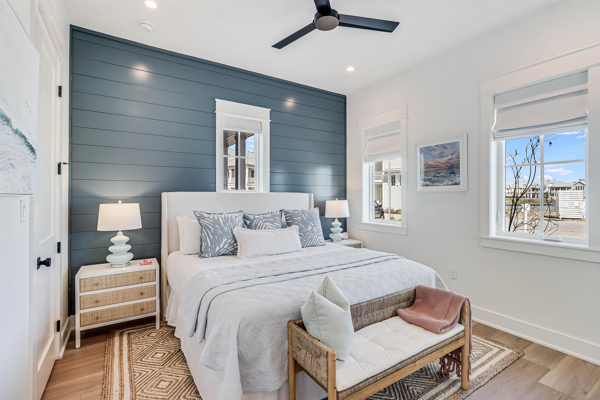 King Bedroom with Shared Bathroom, 1st Floor