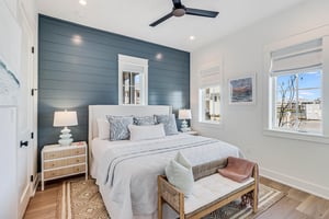 King Bedroom with Shared Bathroom, 1st Floor