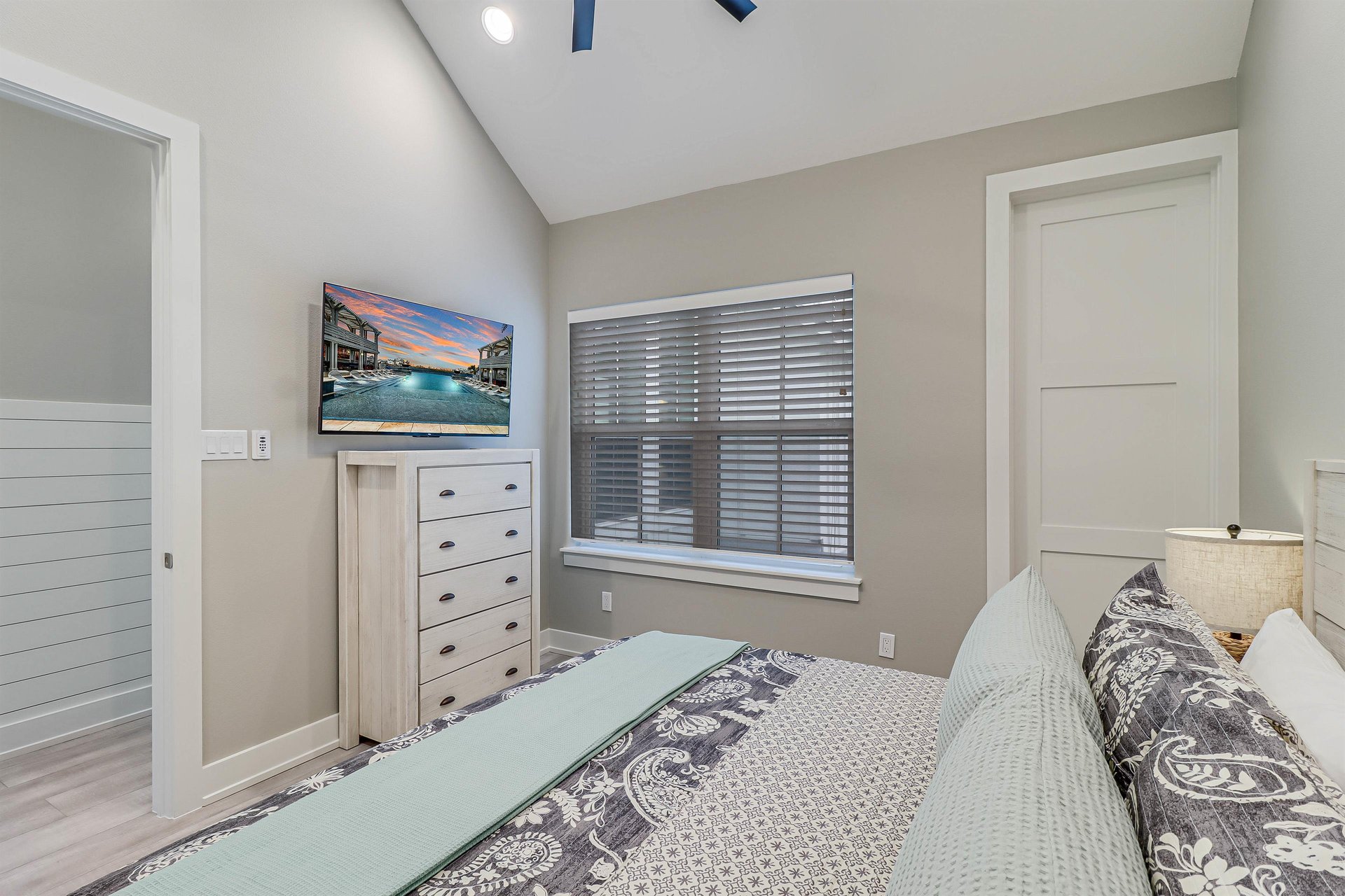 2nd Floor, Second King Bedroom