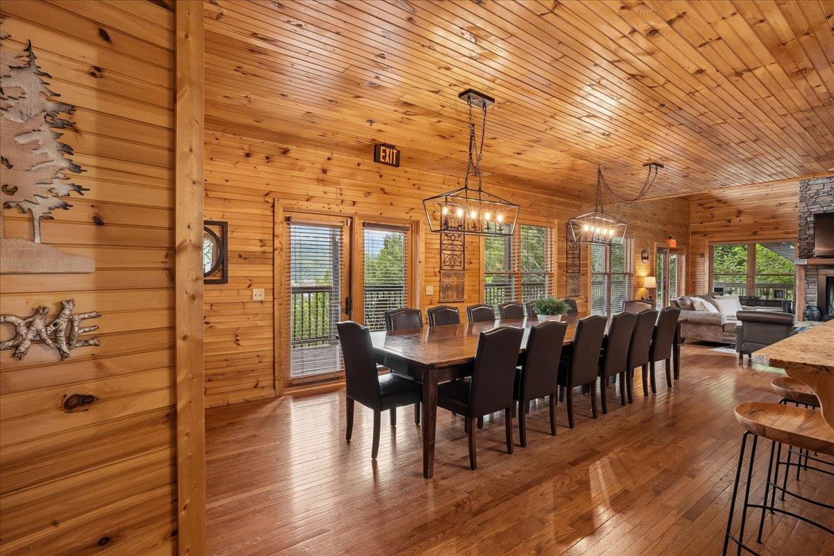 011Dining Room