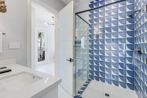 Shared Bathroom, 1st Floor