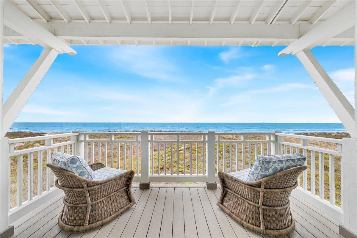 Outdoor lounge with sweeping Gulf Views