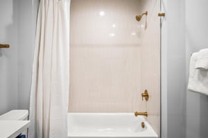 Bunk Room Bathroom, 2nd Floor