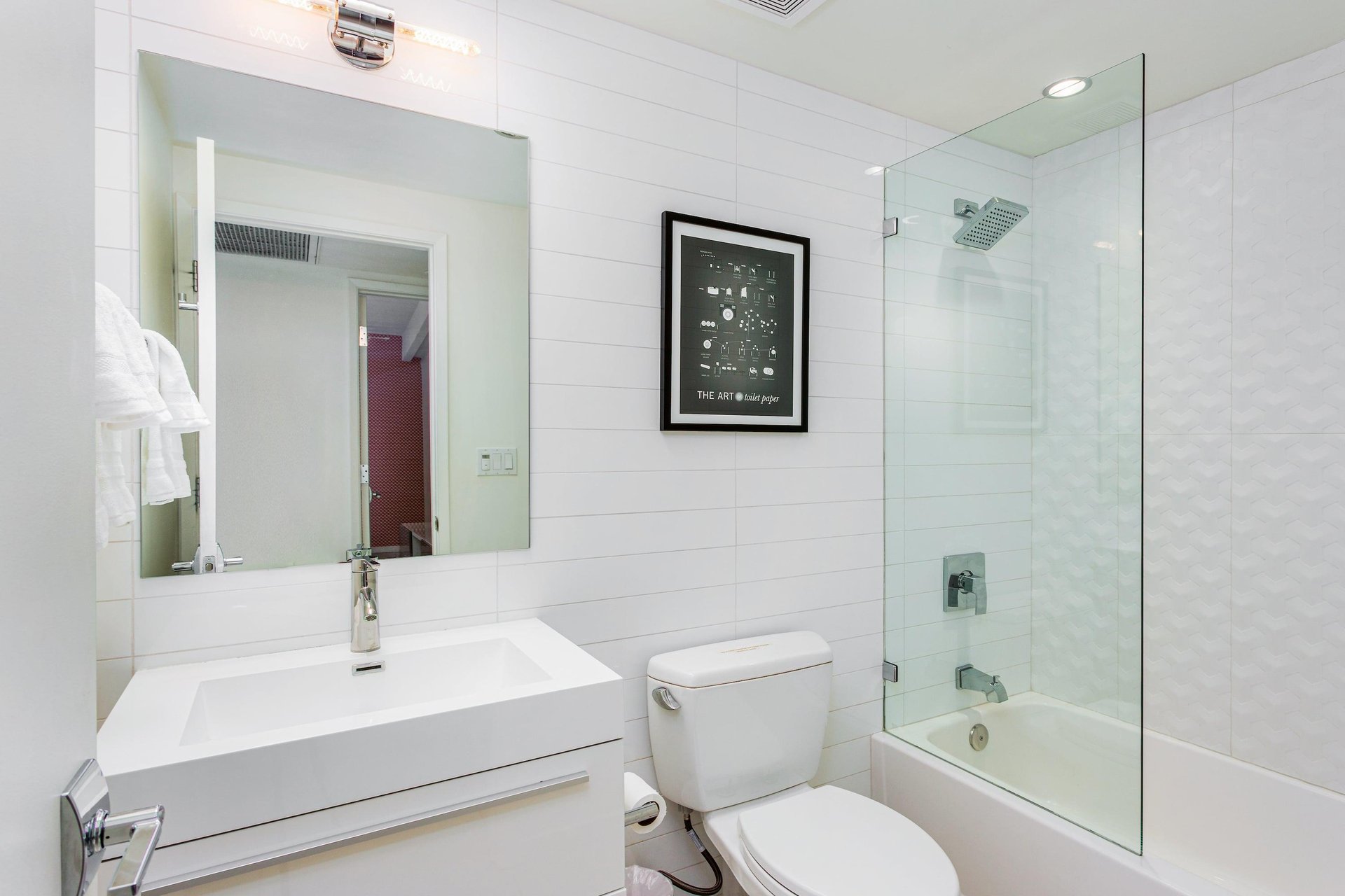 Sparkling guest bath