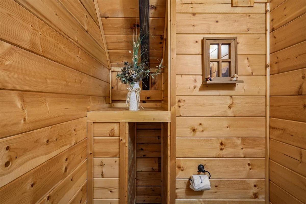 091Powder Room