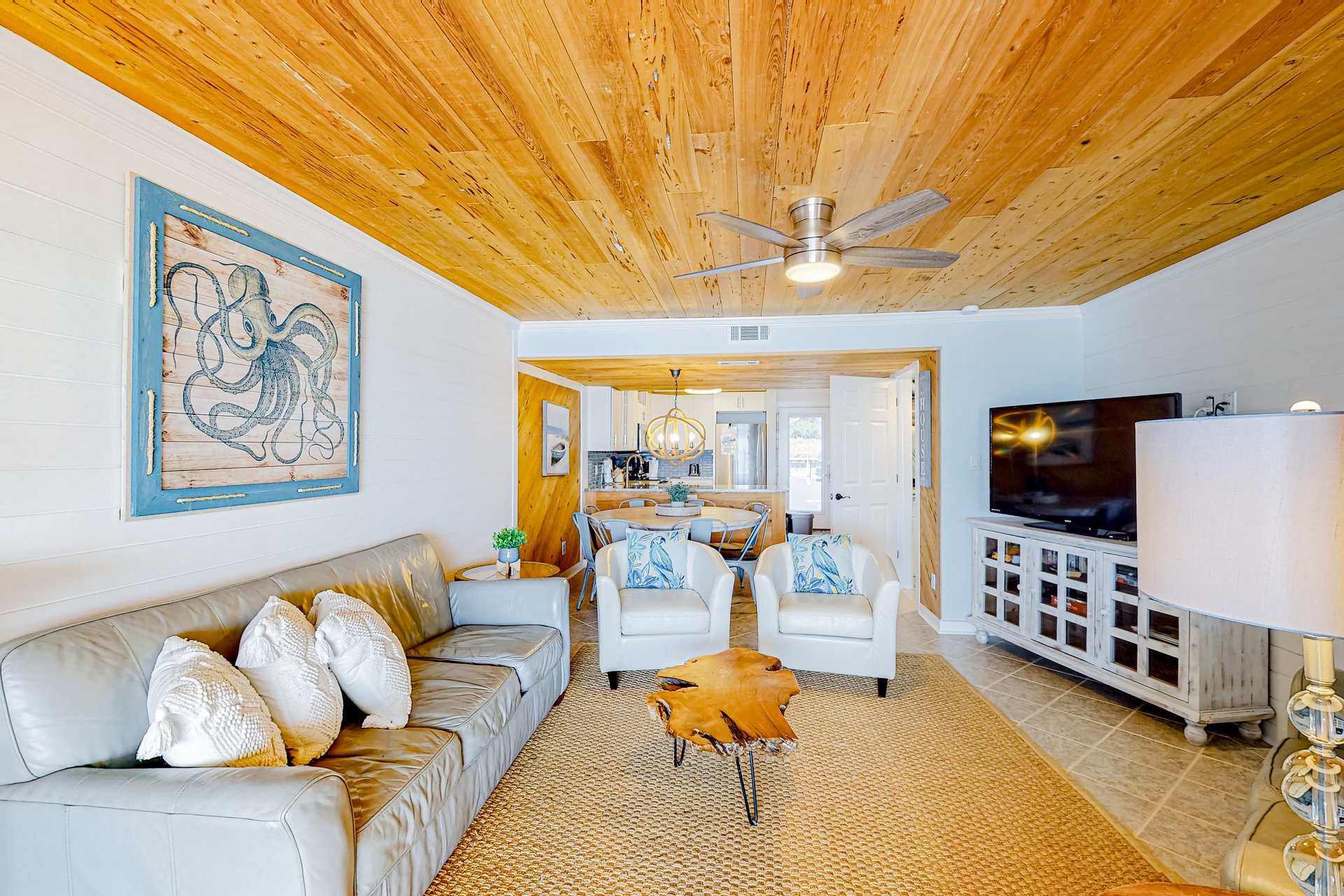 Costa Del Sol A7 Livin it Up 5