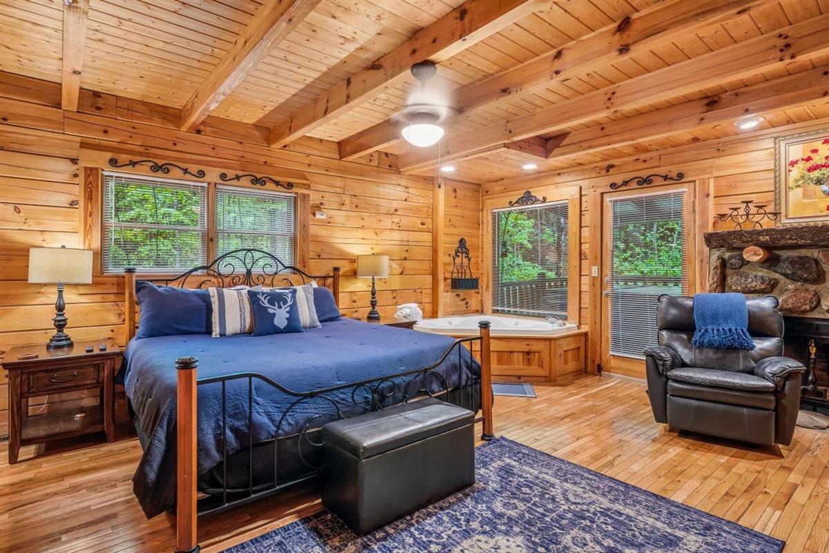 24Primary Bedroom