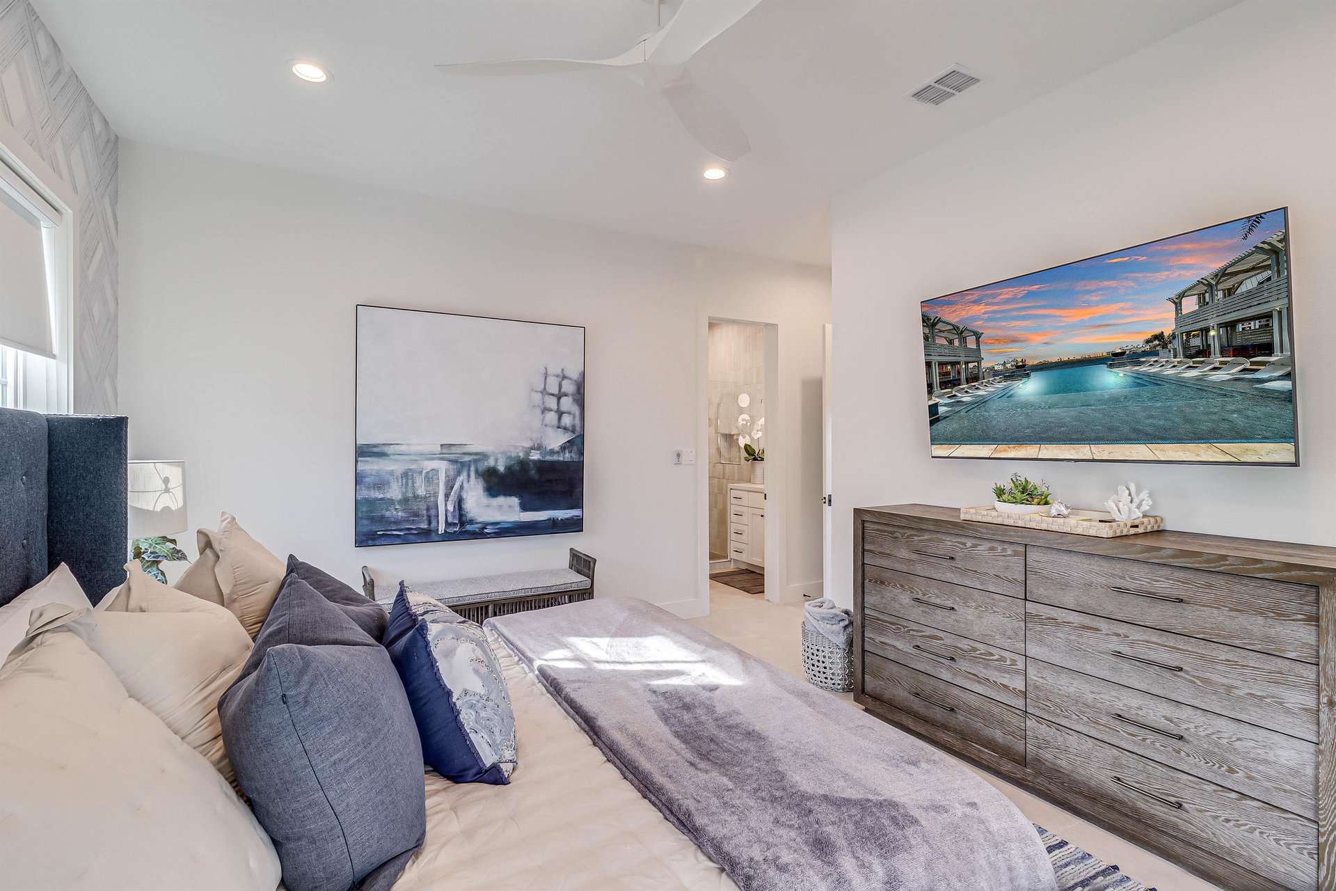 Third King Bedroom, 1st Floor