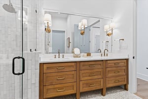3rd Floor, King Bathroom