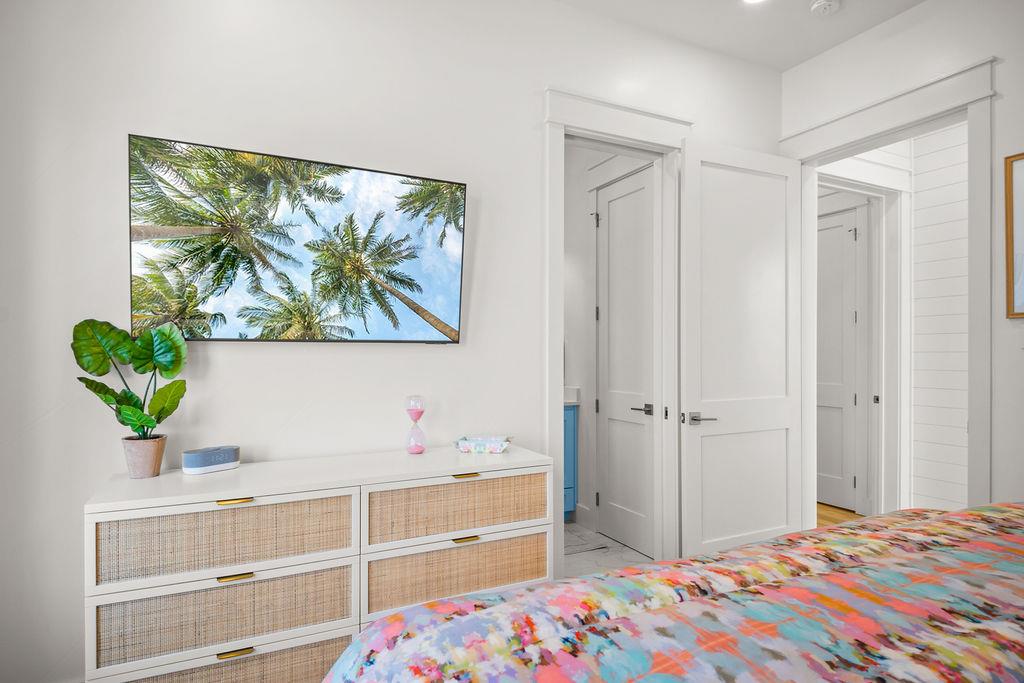 King Bedroom, 2nd Floor