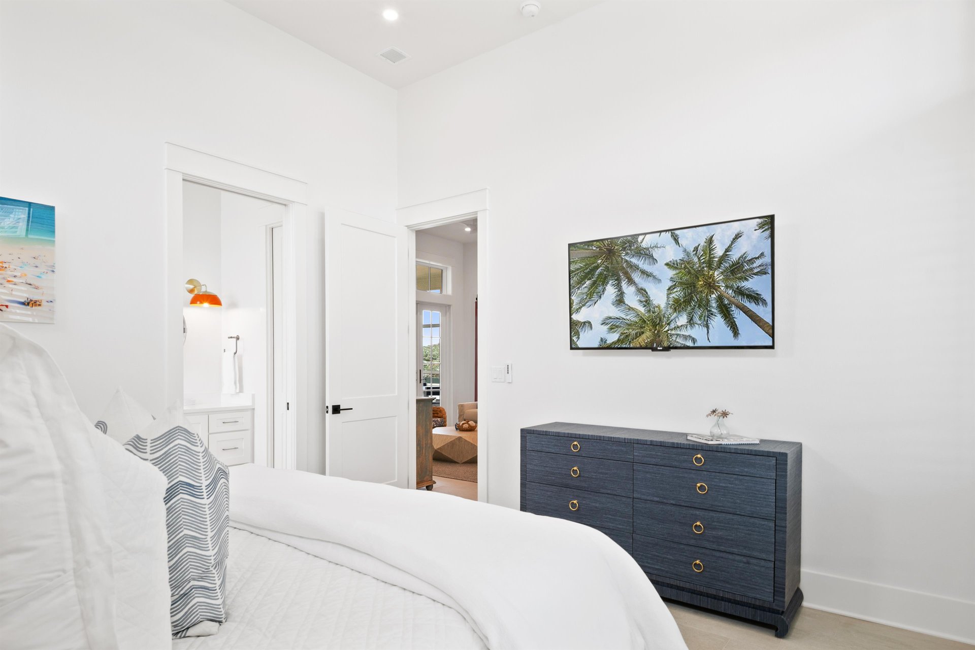 King Bedroom, 1st Floor