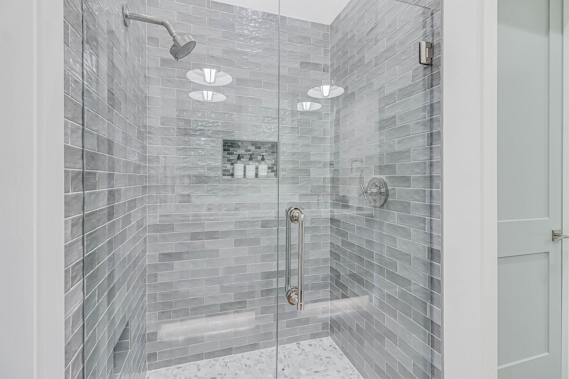 Second King Bathroom, 1st Floor