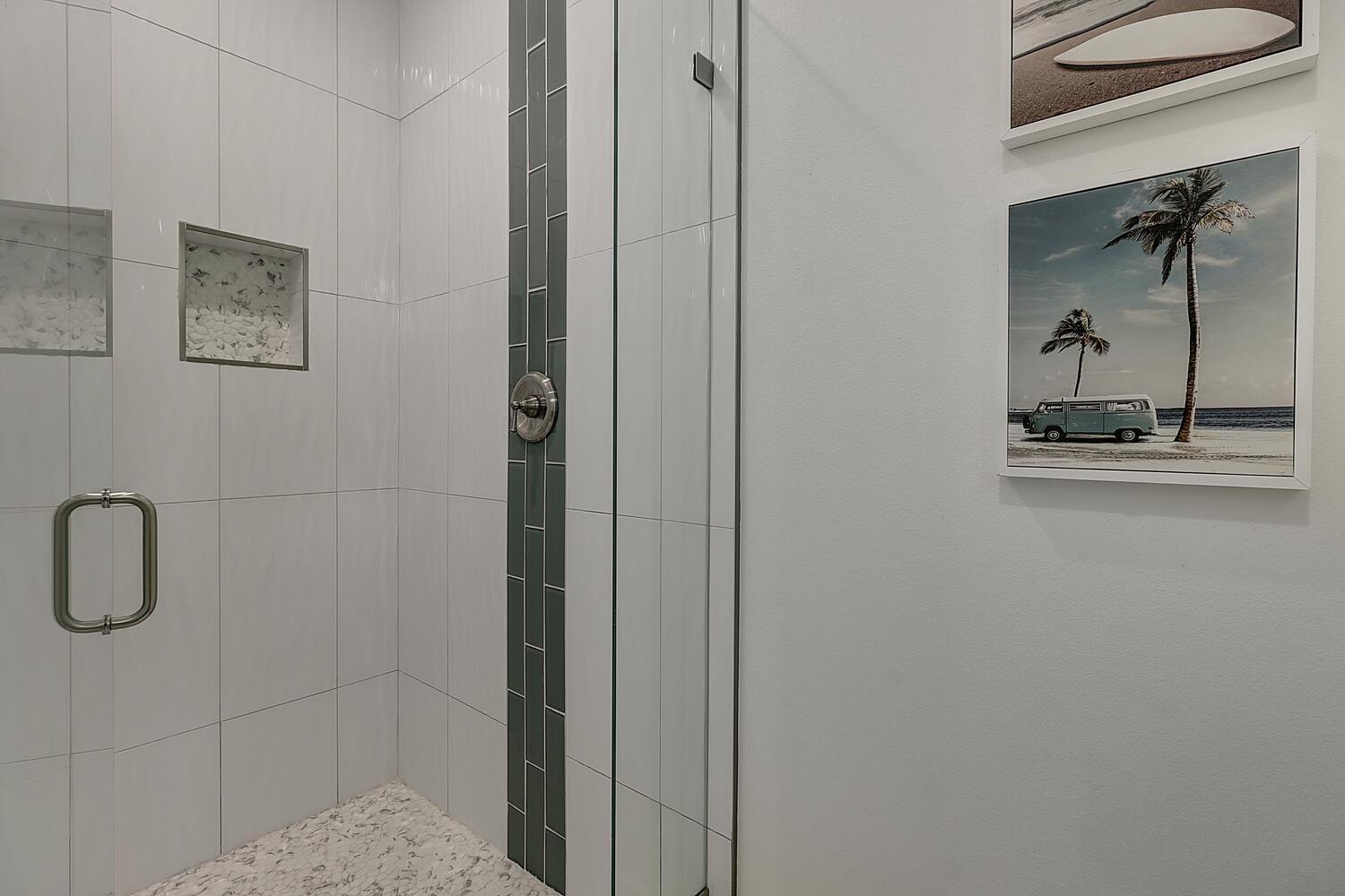 Second King Bathroom,1st Floor