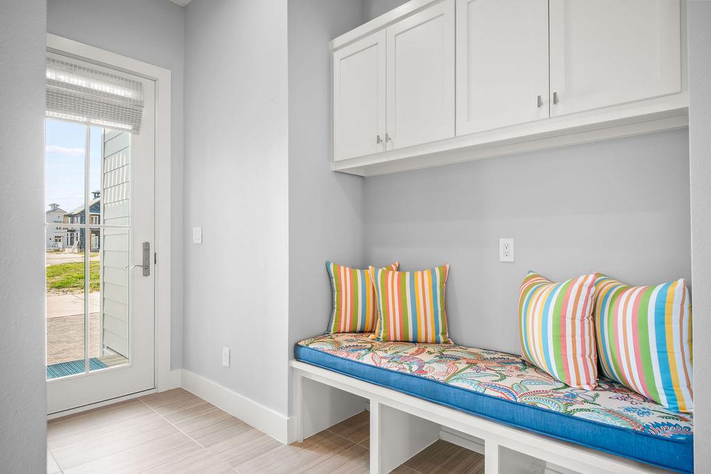 Hallway Nook, 1st Floor