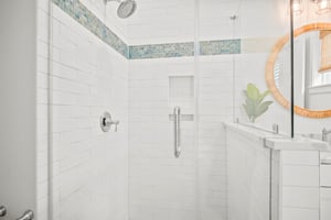 Primary King Bathroom, 2nd Floor