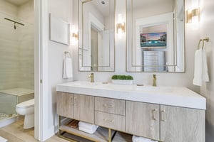 Third King Bathroom, 2nd Floor