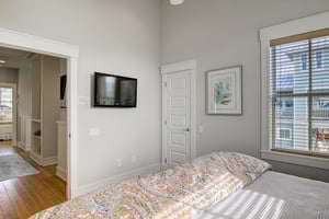 King Bedroom, 2nd Floor