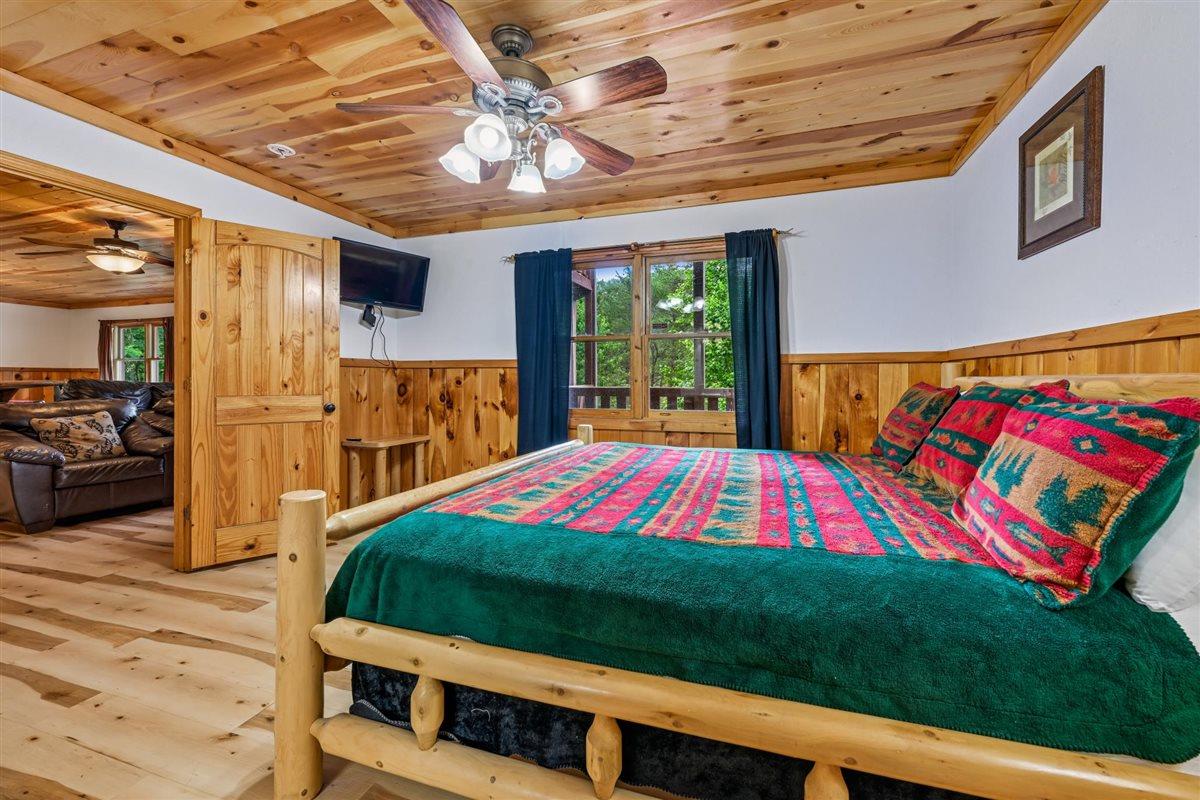 076Bedroom