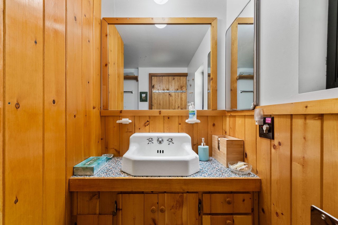 Ensuite bathroom with a walkin shower and detachable shower head.