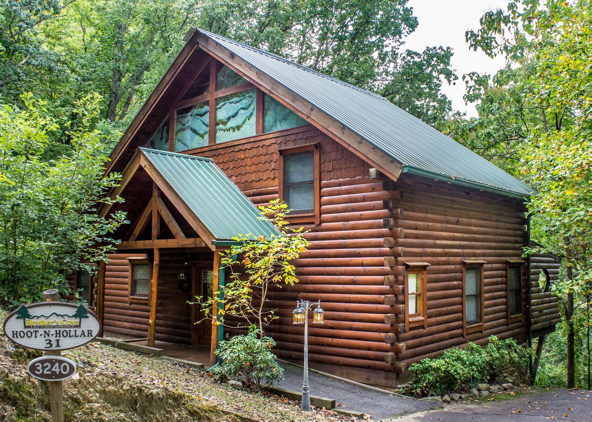 Hoot n Hollar 31 combines comfort, seclusion, and natural beauty, providing an unforgettable Smoky Mountain experience. Whether youre relaxing in the hot tub, enjoying a meal in the fully equipped 