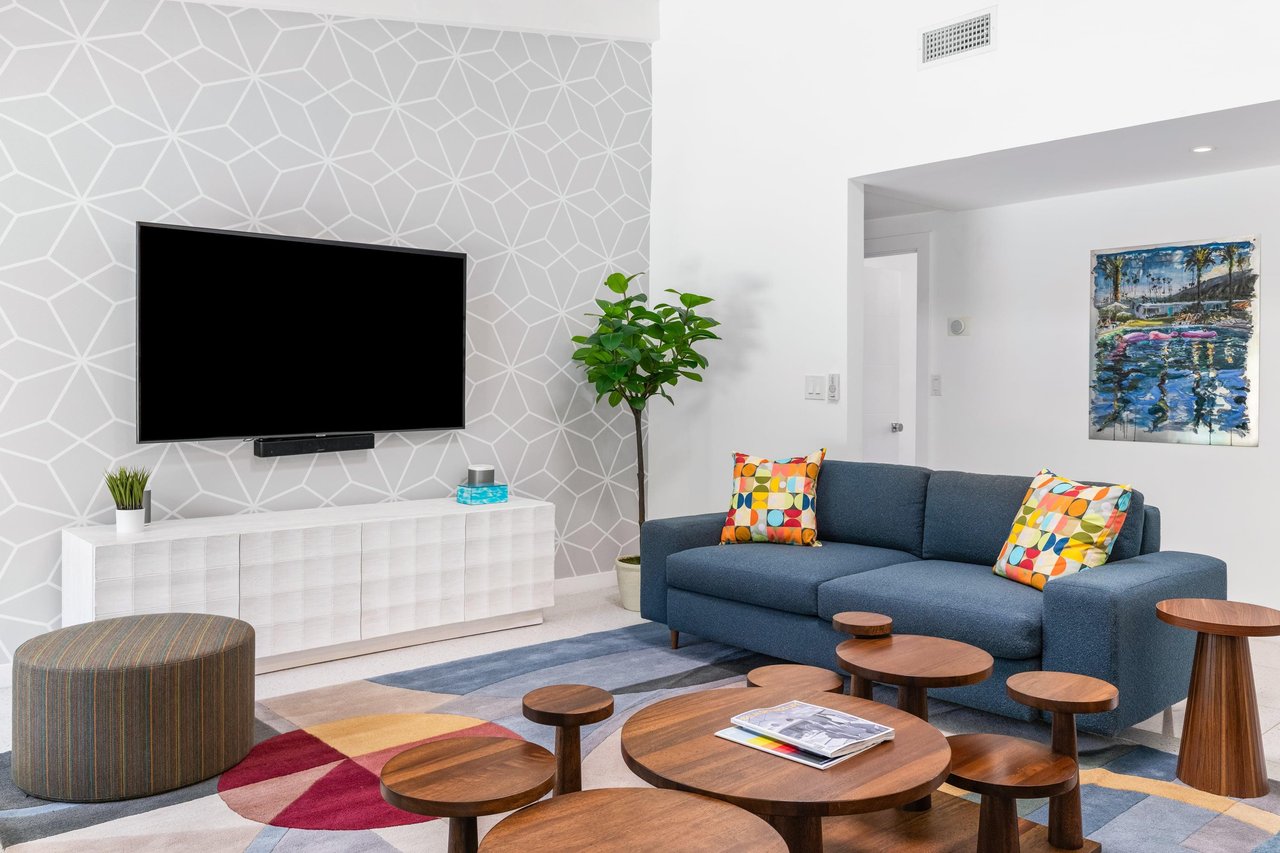Flatscreen TV with streaming.