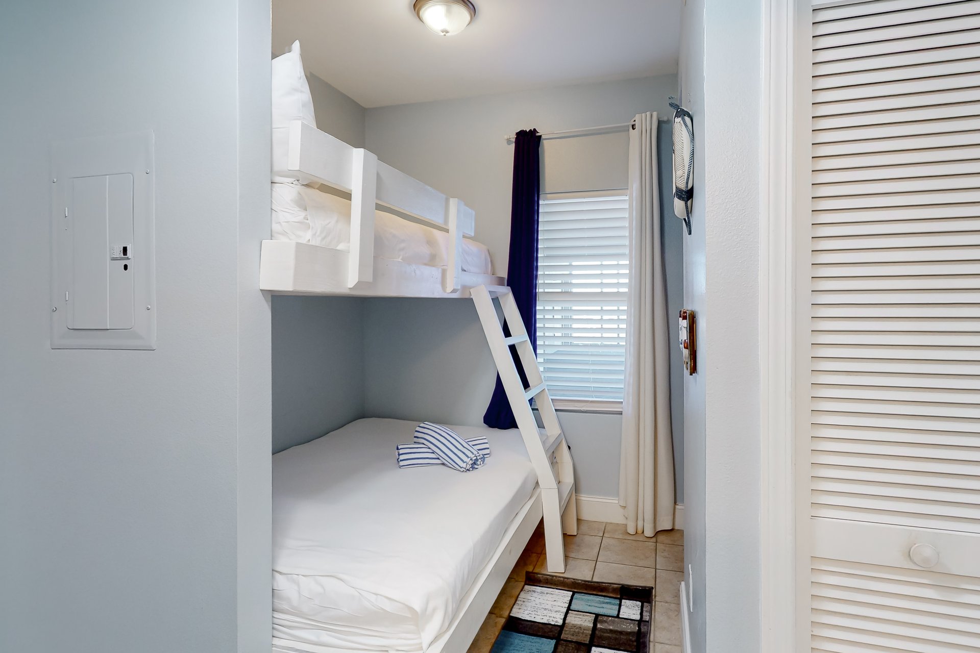 Laketown Wharf 1306 21