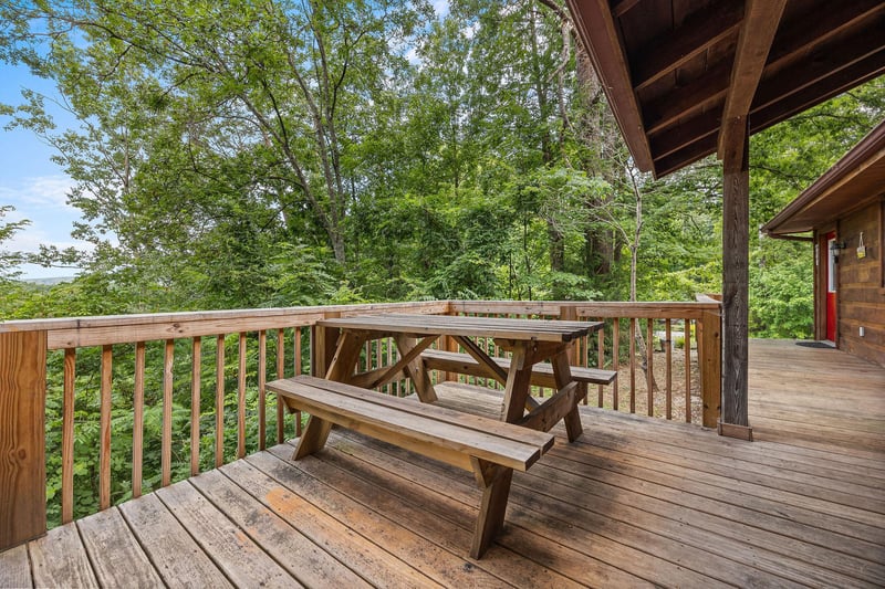 Picnic Table at beary good time a 1 bedroom cabin rental located in pigeon forge