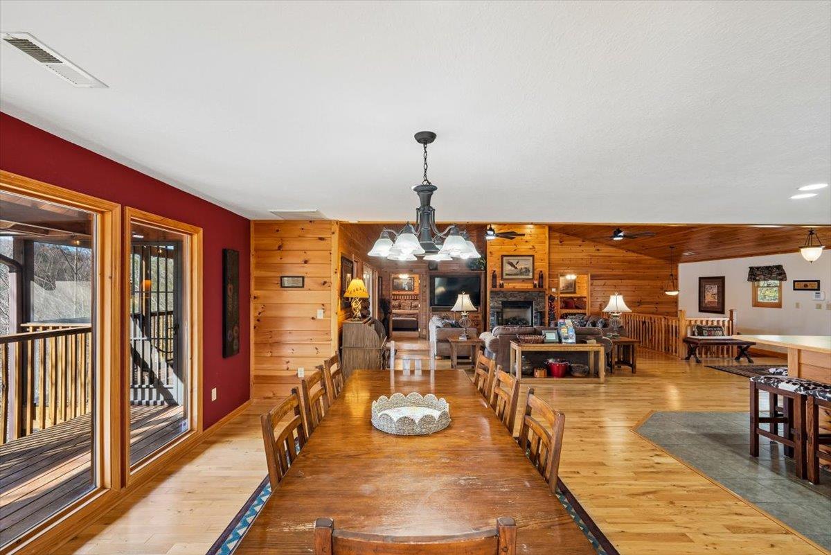 028Dining Area