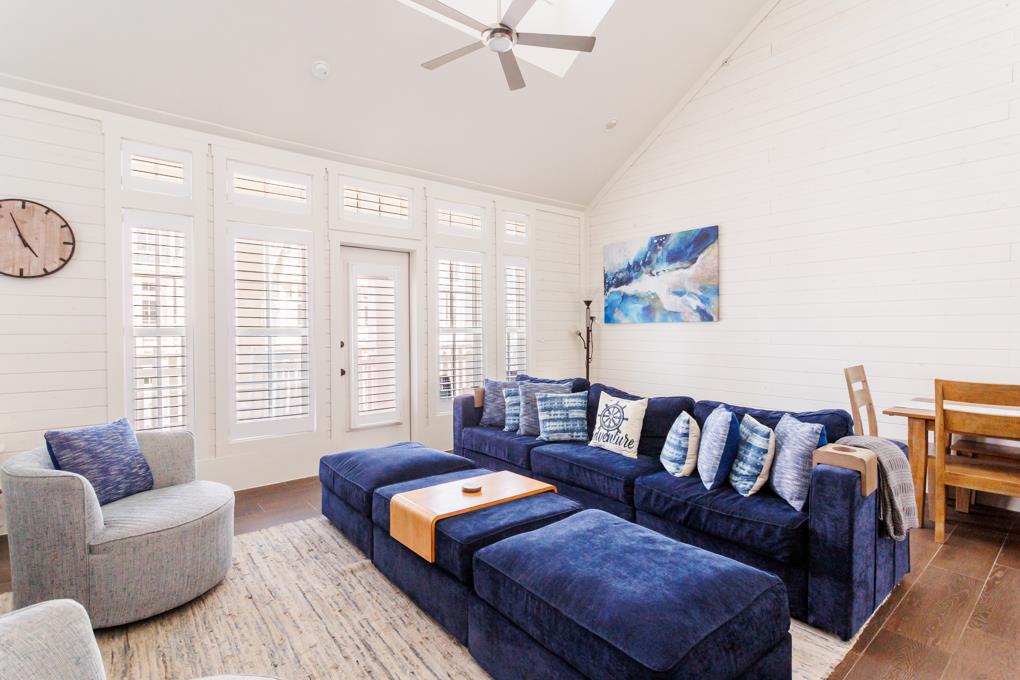 Living Area, 3rd Floor