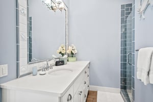 Second King Bathroom, 2nd Floor