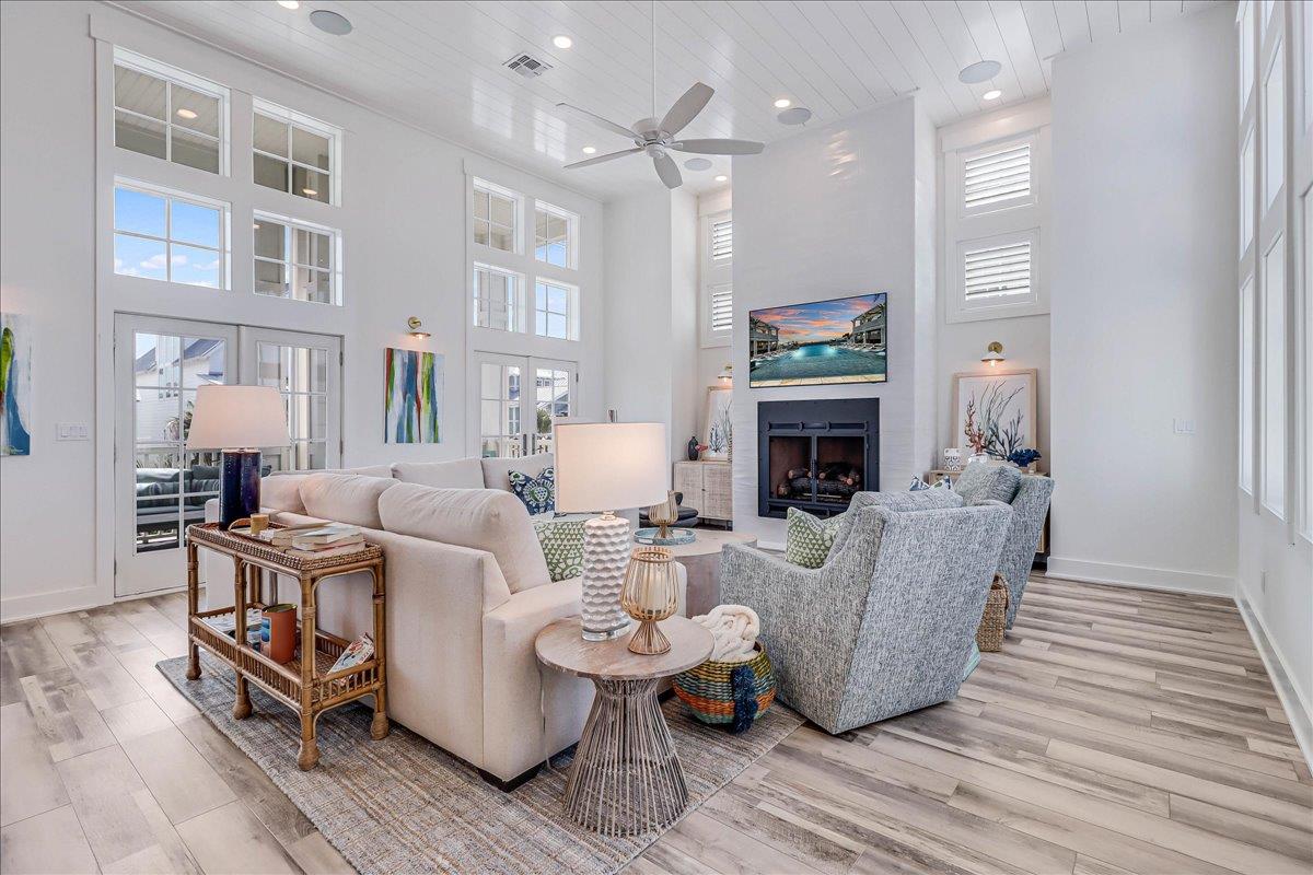2nd Floor, Primary Living Room