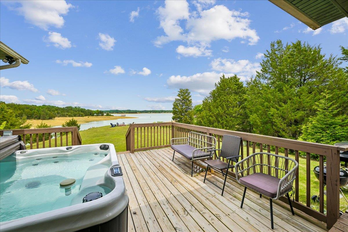64Hot Tub