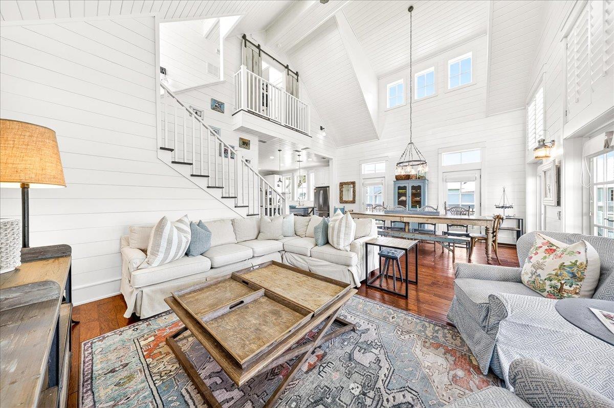 2nd Floor, Primary Living Room