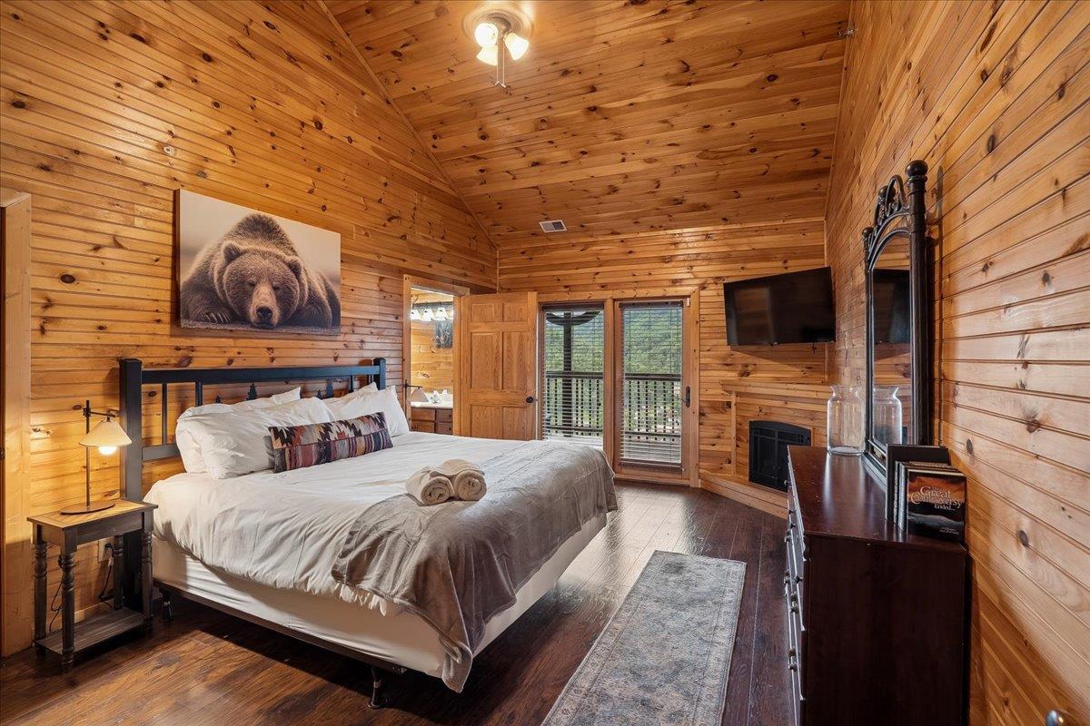 034Bedroom