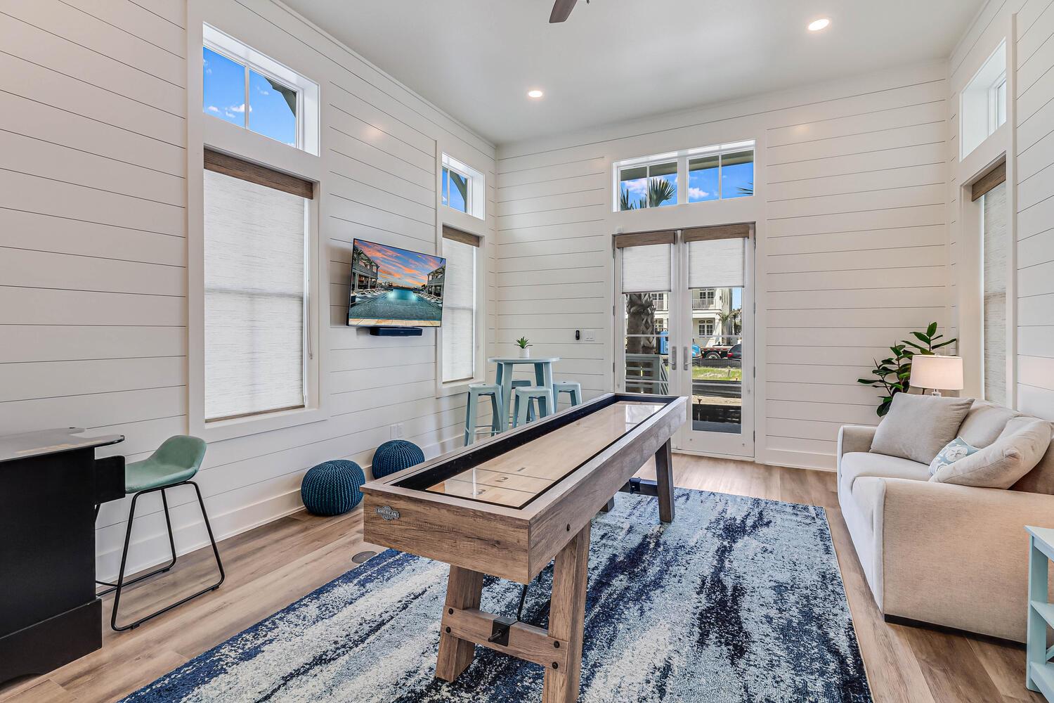 Game Room and Sitting Area, 1st Floor