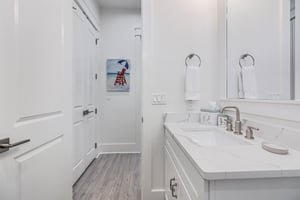 Second King Bathroom