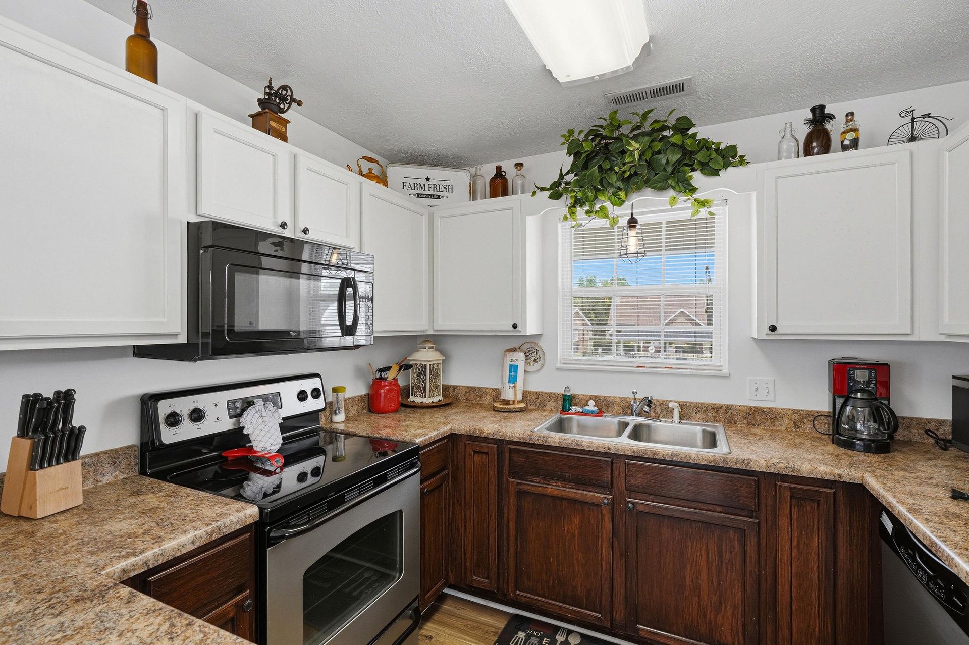 Whip up your favorite meals in this fullyequipped kitchen with modern appliances, ample counter space, and everything you need to feel at home during your stay.