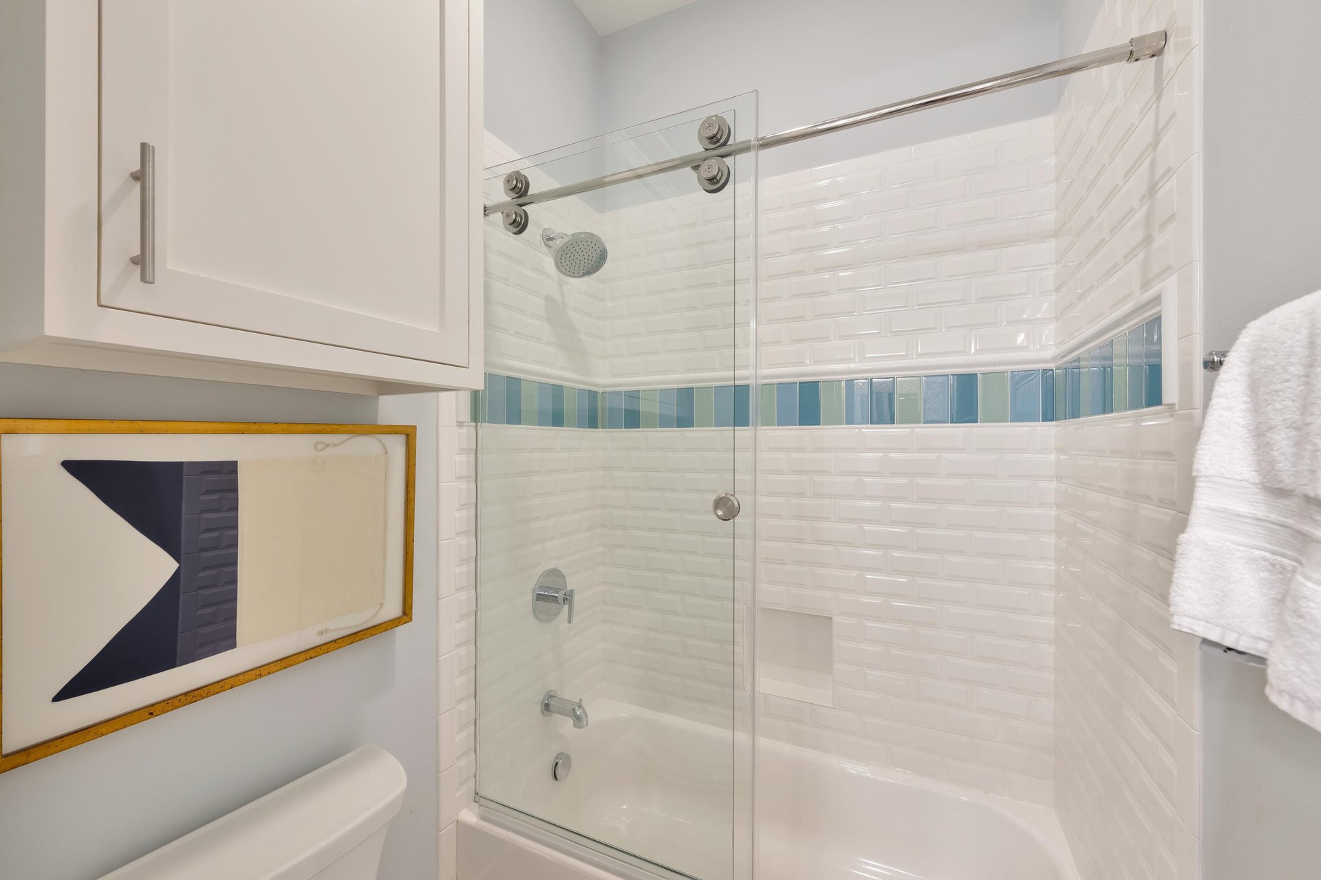 Jack  Jill Bathroom, 1st Floor