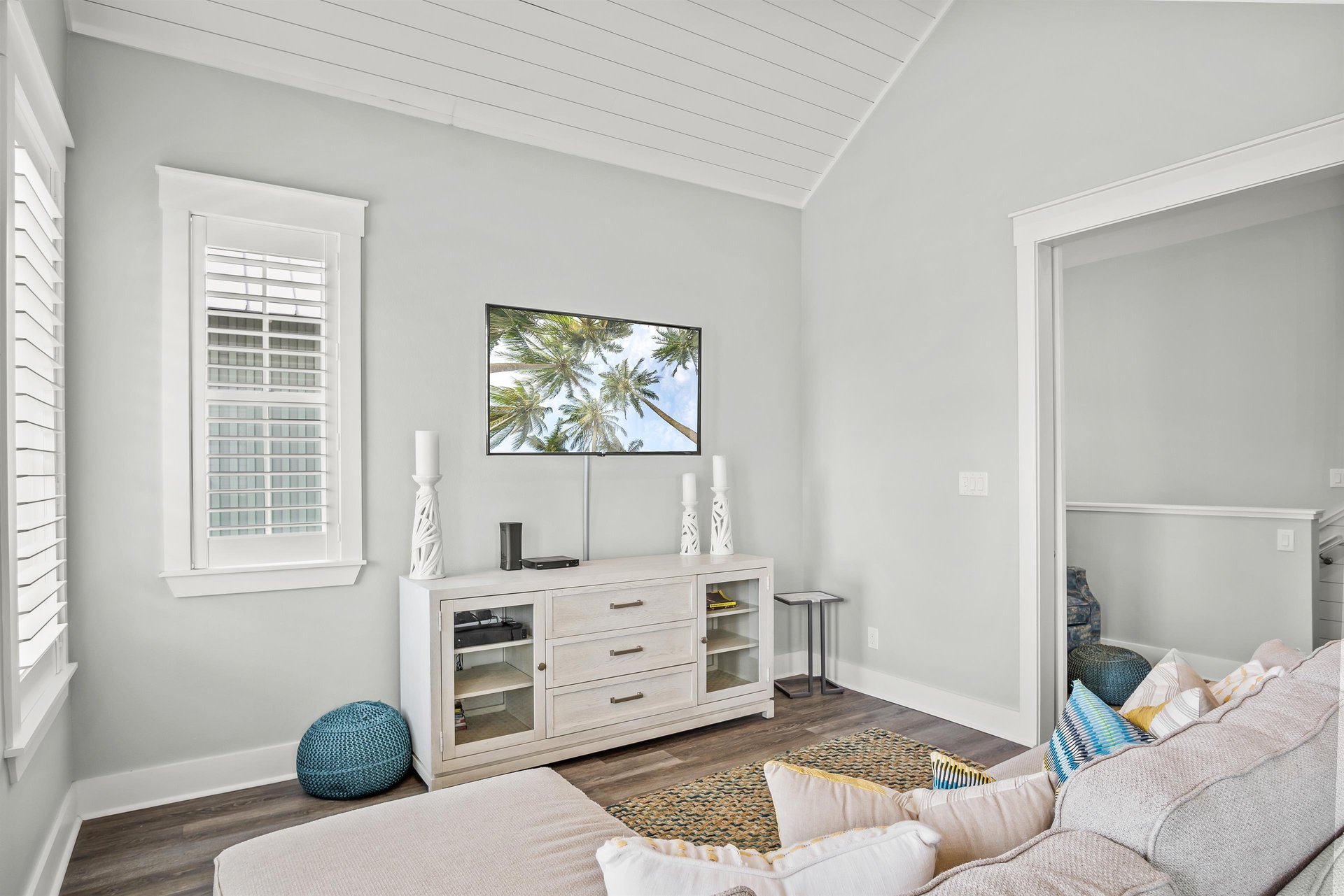 2nd Floor, Living Room